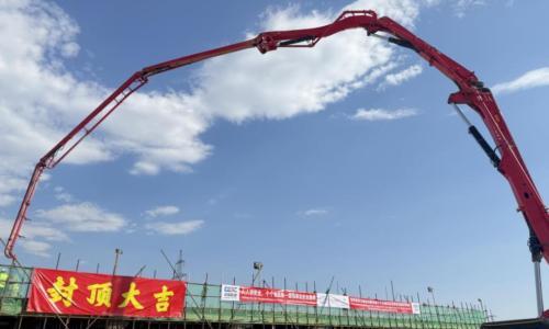 乌兹塔什干光储项目储能站控制楼结构封顶浇筑完工