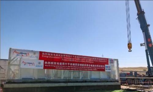 乌兹别克塔什干光储项目部储能区首台电池仓、PCS仓顺利吊装就位