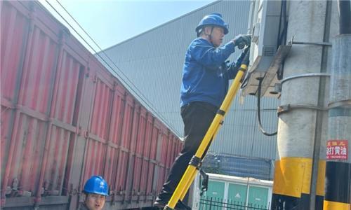国网吕梁供电公司: 高效完成重卡超充站计量送电 为绿色货运注入"满格电"